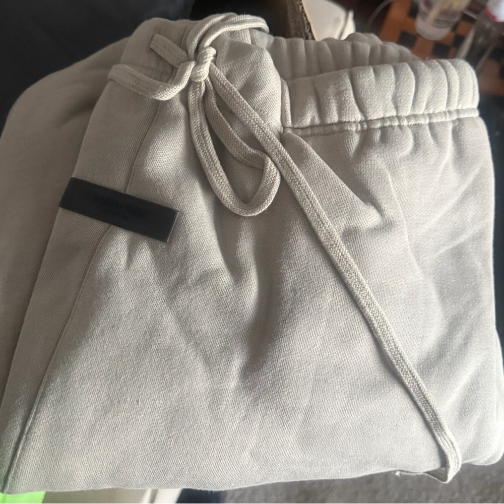 Essentials Sweatpants - Picture 3 of 3